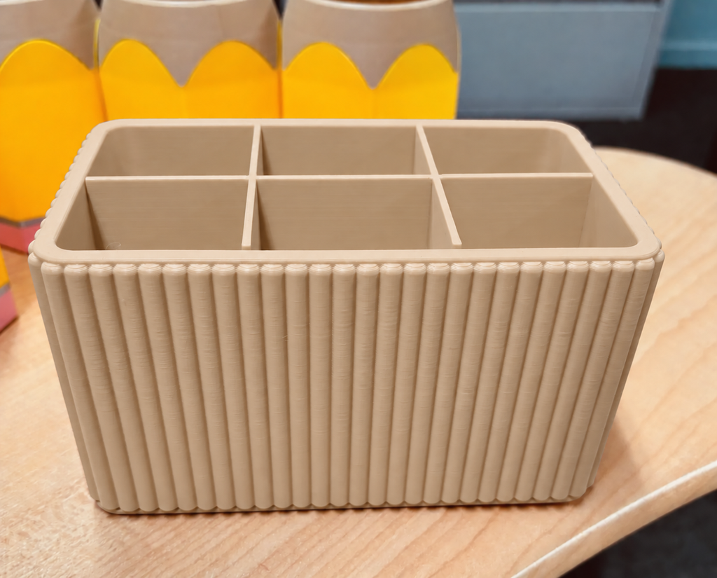 Organiseur de Bureau à Design Côtelé V1