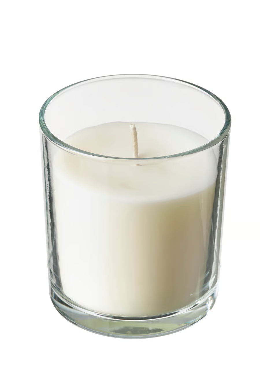 Bougie parfumée dans verre, linge frais blanc