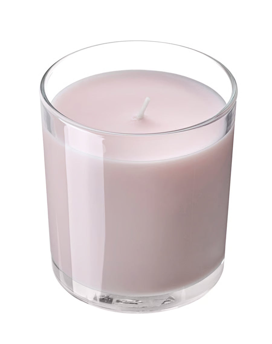 Bougie parfumée dans verre, fleurs roses rose pâle