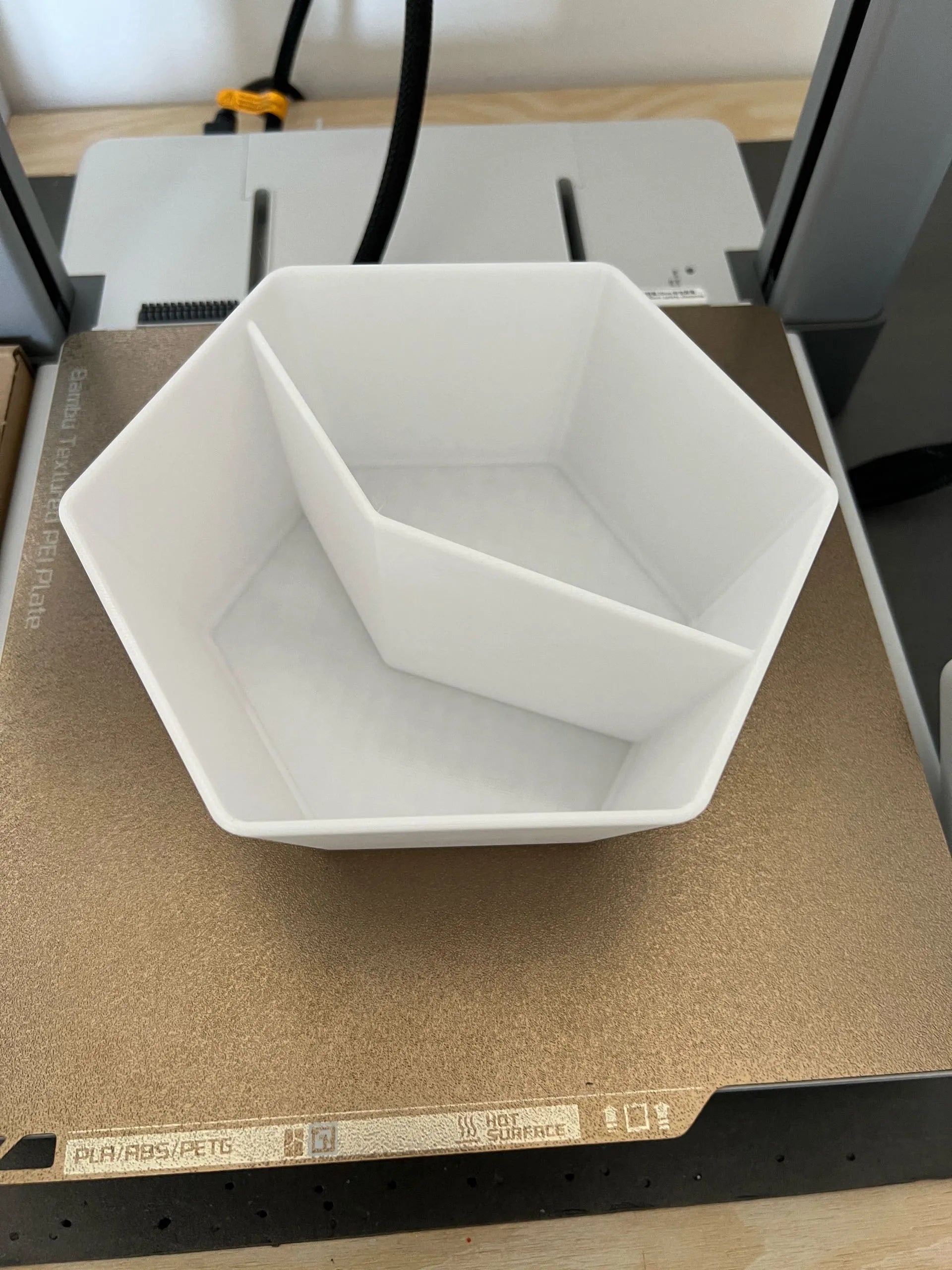 Bol à pistaches minimaliste à deux compartiments