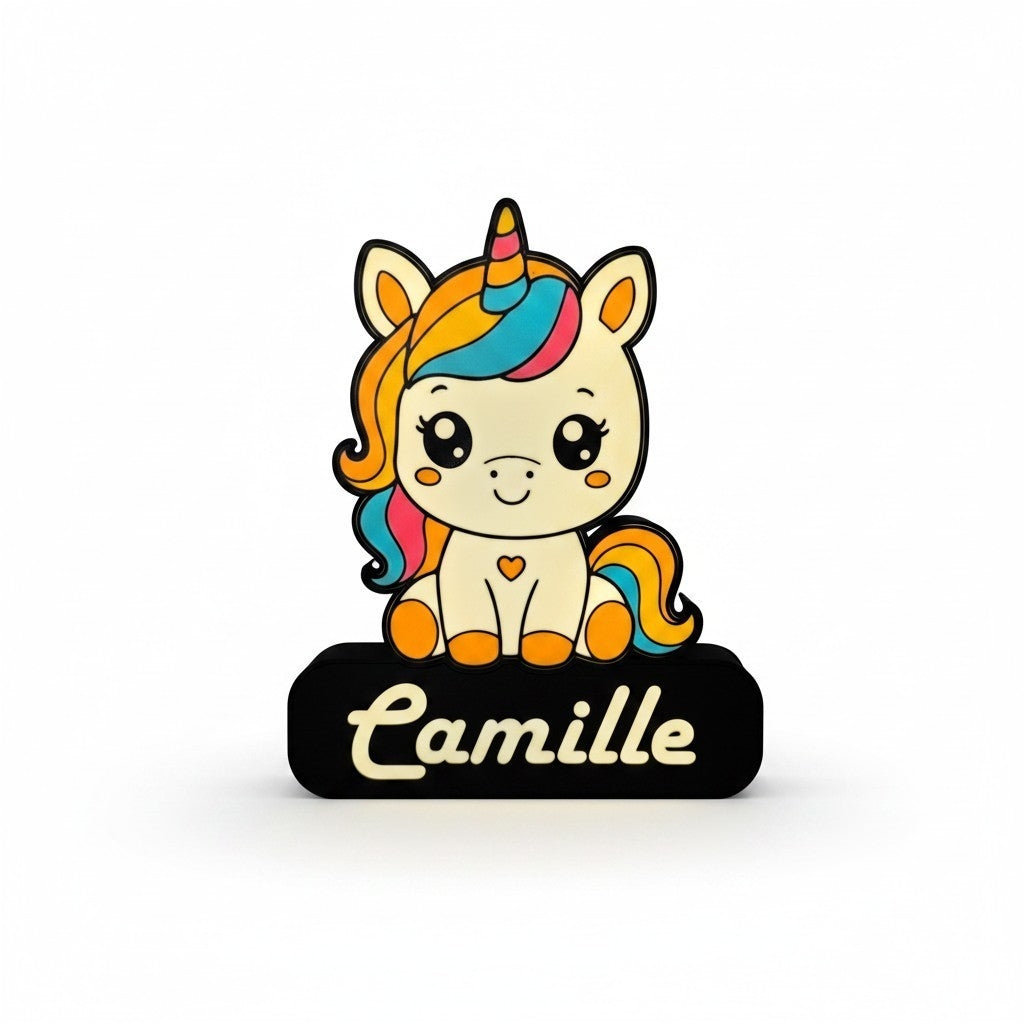 Veilleuse NextLab Studio personnalisée en forme de licorne kawaii avec le prénom Camille sur une base noire