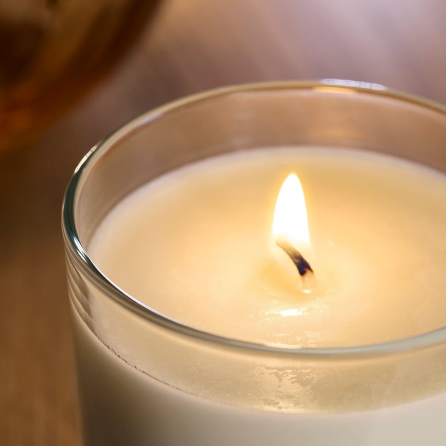 Bougie parfumée dans verre, vanille beige claire