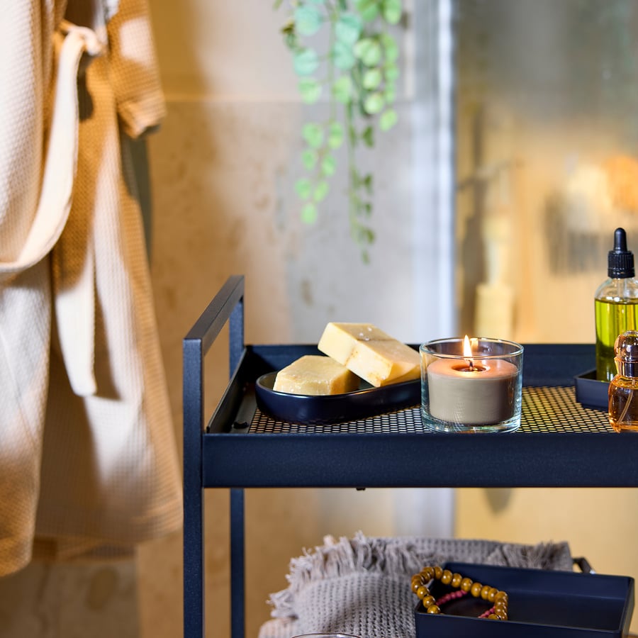 Bougie parfumée dans verre, bois de santal et patchouli brun