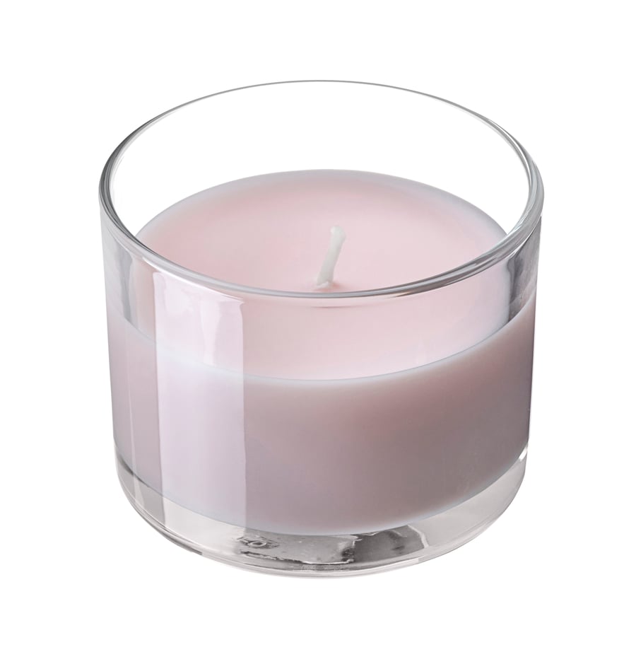 Bougie parfumée dans verre, fleurs roses rose pâle