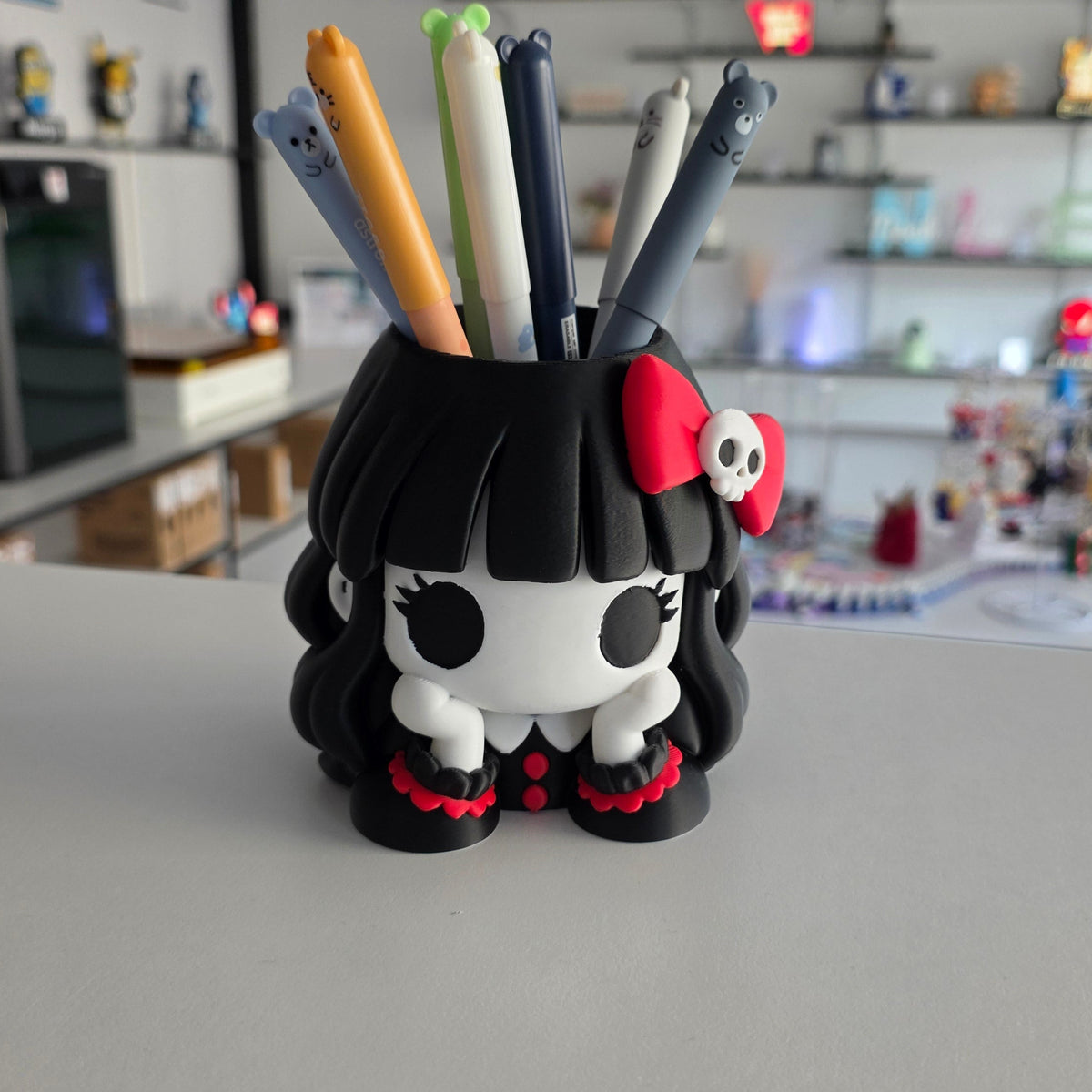 Porte-stylos gothique noir et rouge